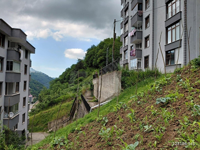 Adaplatinden Şalpazarı Merkezde 145m2 2 balkonlu 2 banyolu 4+1 - Görsel 9