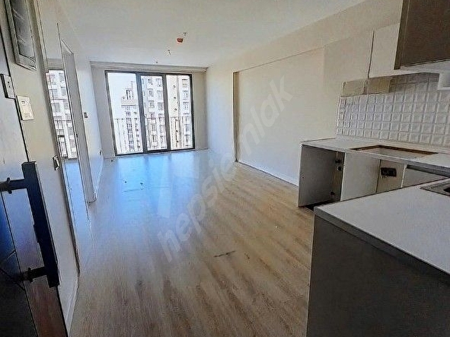 QUATTRO İstanbul Sitesinde Kiralık 1+1 Daire Ara kat Güney Cephe - Görsel 5