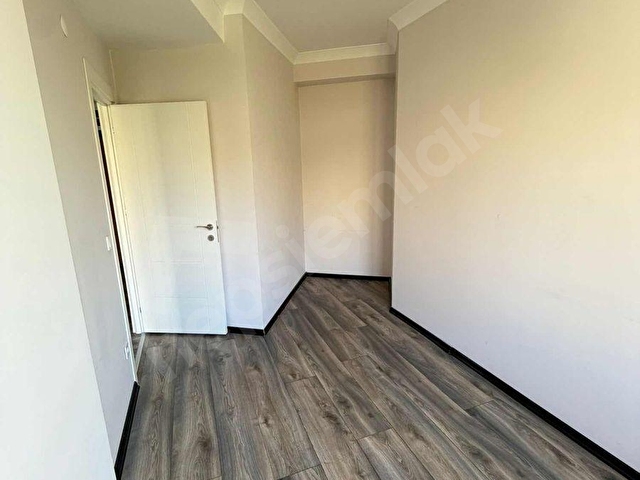 YEDİTEPE ÜNV ALT KAPISINDA MERKEZİ LOKASYONDA YATIRIMLIK 1+1 BOŞ - Görsel 22