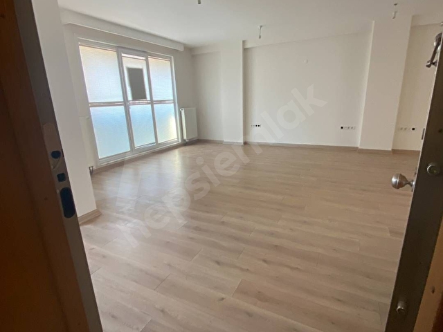 MALTEPE  MERKEZDE KİRALIK OFİS KATI&İŞYERİ  MARMARAY-SAHİL -MİNİBÜS. 1 DK, 1. KAT 75 M2 - Görsel 5