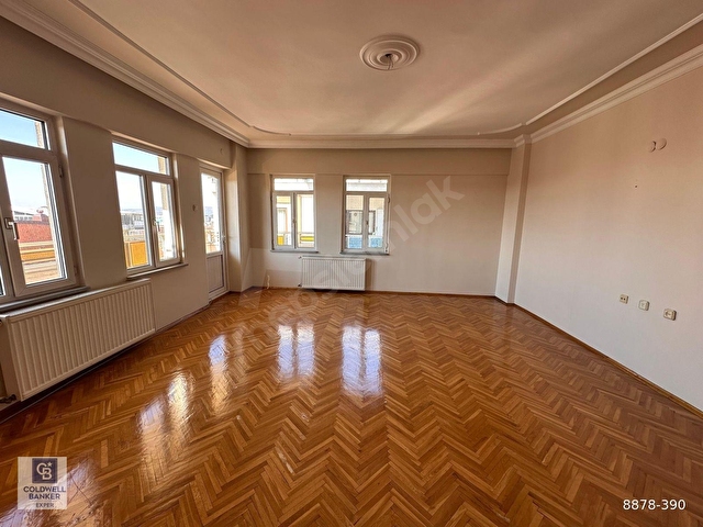 BURSA HÜDAVENDİGAR BAHÇE KATI SATILIK DAİRE