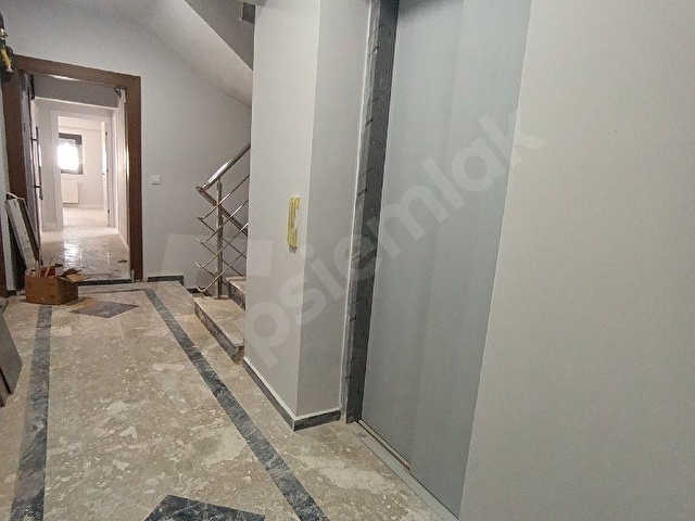 ALSANCAKTA SIFIR İNŞAAT 1.KAT 2 BANYOLU OTOPARKLI SATILIK DAİRE - Görsel 9