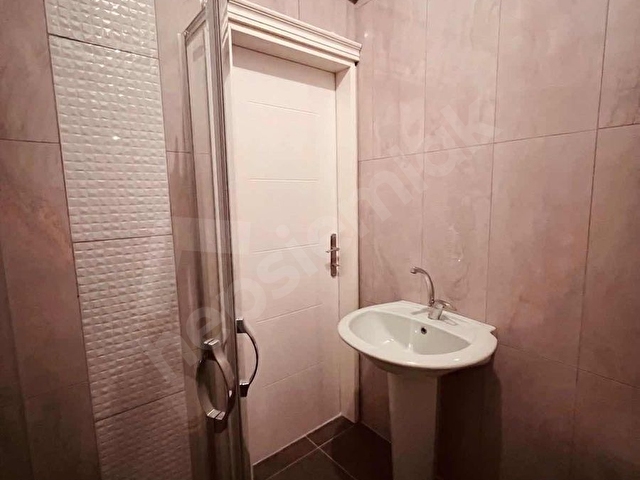 ÇELİKTEPE DE 3+1 HARİKA YATIRIMLIK 1.KATTA TEMİZ 135M2 BOŞ DAİRE - Görsel 7
