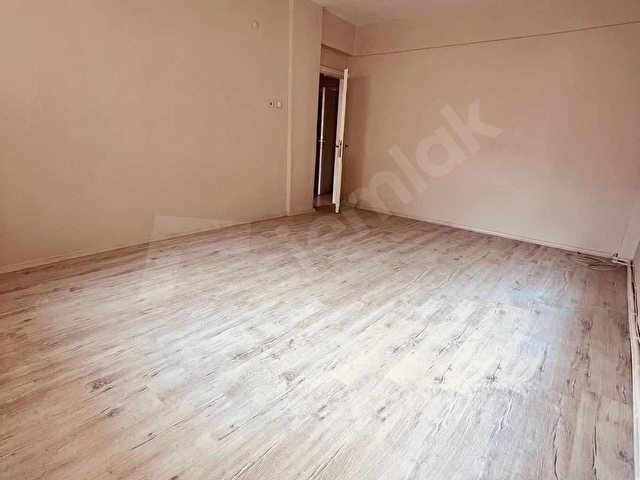 ÇELİKTEPE DE 3+1 HARİKA YATIRIMLIK 1.KATTA TEMİZ 135M2 BOŞ DAİRE - Görsel 8