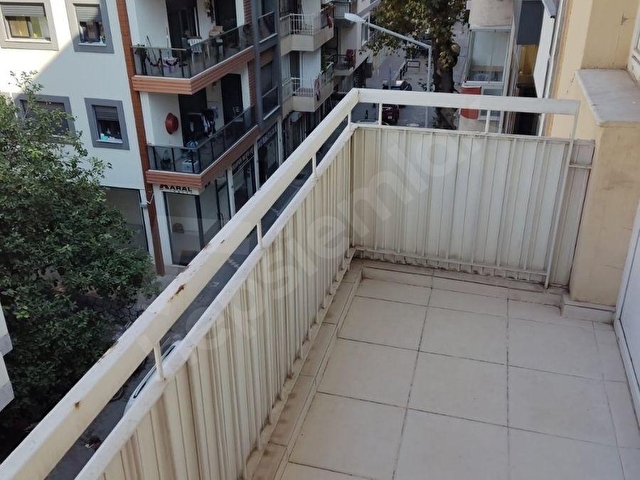 Karşıyakada Çarşı Yakını Arakat 3+1 Daire D-61 - Görsel 9
