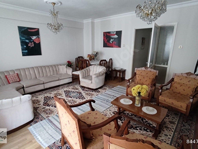 Karşıyakada Çarşı Yakını Arakat 3+1 Daire D-61