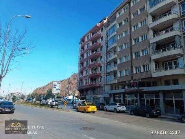 AFYON ÖZTÜRK EMLAKTAN ÇARŞI MERKEZDE 3+1 AFJETLİ KİRALIK DAİRE - Görsel 2