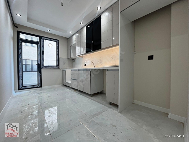 İSTASYON CADDESİ YAKINI,ASANSÖRLÜ,ÇİFT BALKONLU 120 M2 3+1 - Görsel 2