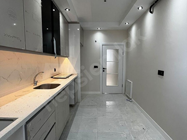 İSTASYON CADDESİ YAKINI,ASANSÖRLÜ,ÇİFT BALKONLU 120 M2 3+1 - Görsel 8