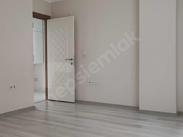 SİYAVUŞPAŞADA 2015 YILI YAPIMI ASANSÖRLÜ 1.KAT 85M2 2+1 - Görsel 3