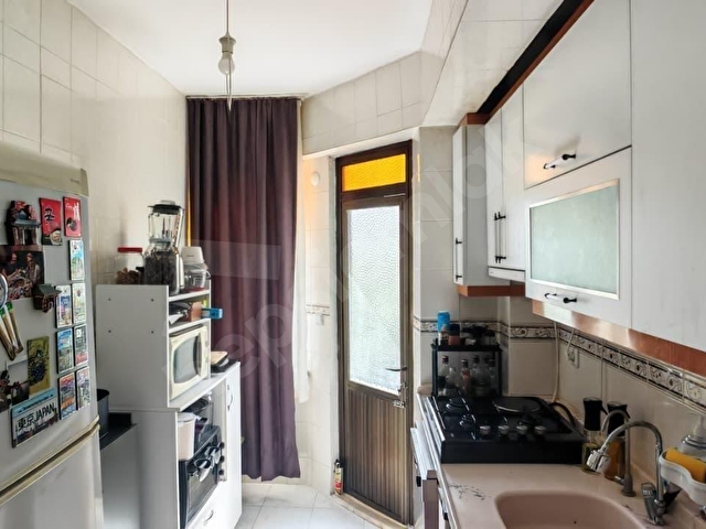 Tuzla mahallesinde kapalı mutfak orta kat 2+1 satılık daire