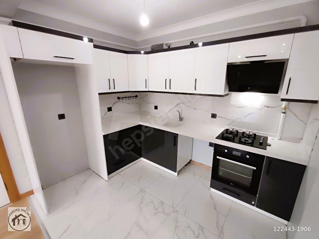KARDEŞTEN EDREMİTTE YÜKSEKOKULA YAKIN DOĞALGAZLI AMERİKAN MUTFAKLI YÜKSEK GİRİŞ YENİ 1+1 DAİRE - Görsel 5