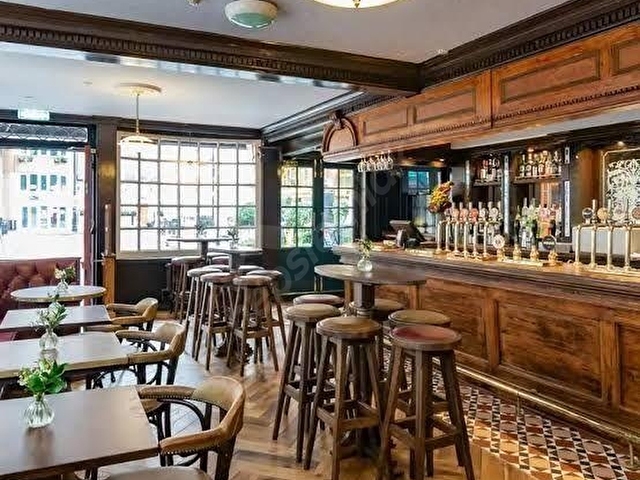 Mavişehirde çok iyi lokasyonda büyük bahçeli devren bar restoran - Görsel 4