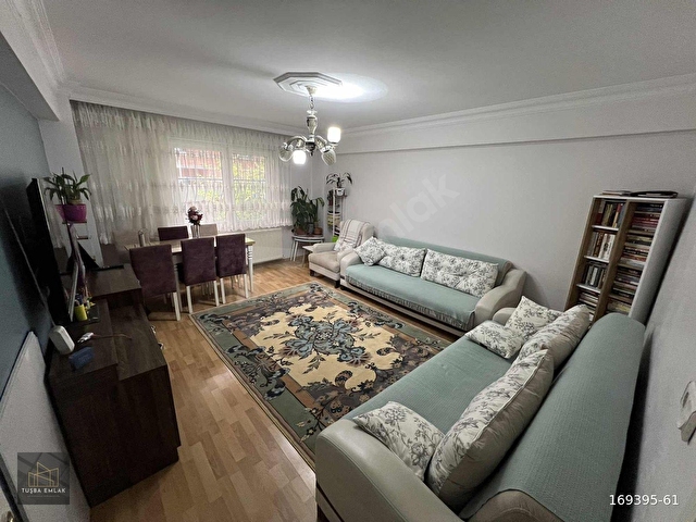 Satılık 3 + 1 geniş kullanışlı kapalı otopark mevcut