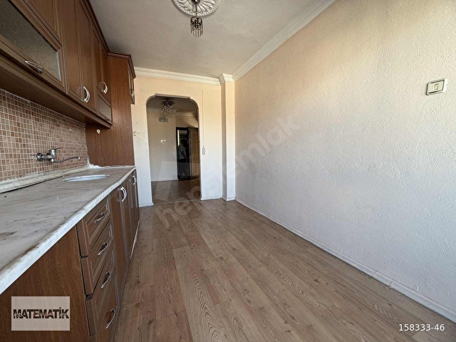 YATIRIMA VE OTURUMA UYGUN MERKEZİ LOKASYONDA 3+1 SATILIK DAİRE - Görsel 19