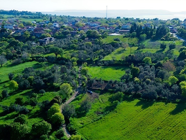 Lapseki Kangırlıda Boğaz Manzaralı & Köy Dibinde 1.539 m2 Tarla - Görsel 14