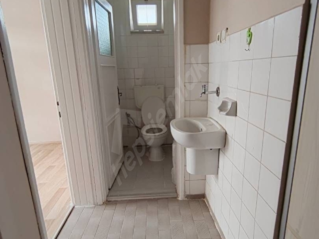 Aile Apartmanında Sahibinden Kiralık Giriş Katı. - Görsel 11