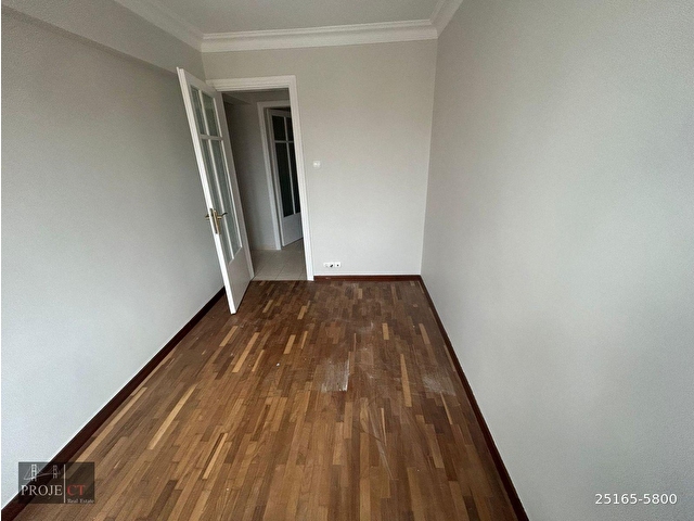Şişli Sıracevizler Caddesi'nde 3 5+1 Asansörlü Satılık Daire