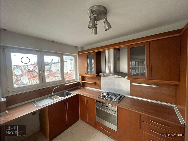 Şişli Sıracevizler Caddesi'nde 3 5+1 Asansörlü Satılık Daire