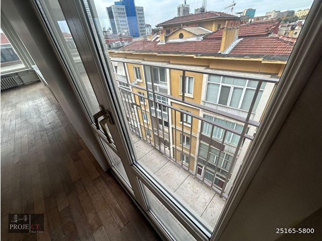 Şişli Sıracevizler Caddesi'nde 3 5+1 Asansörlü Satılık Daire