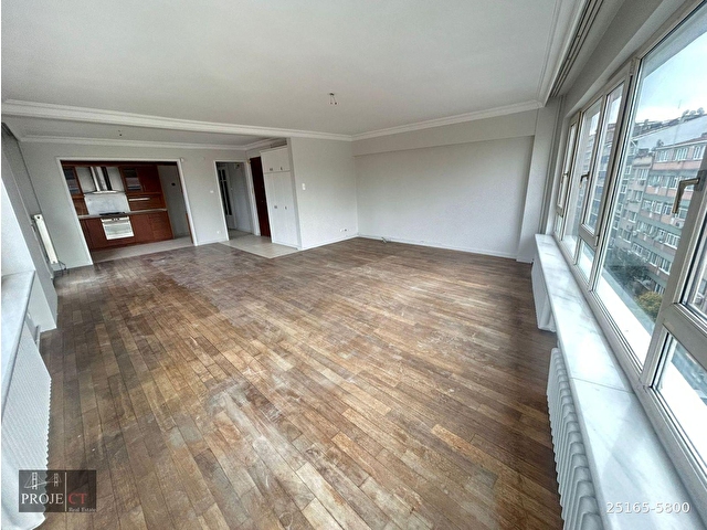 Şişli Sıracevizler Caddesi'nde 3 5+1 Asansörlü Satılık Daire