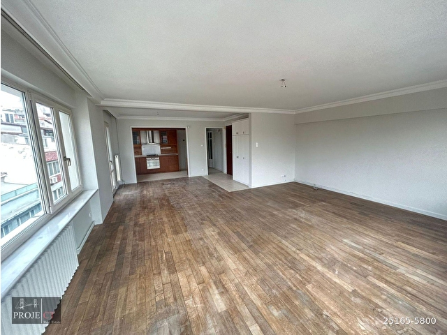 Şişli Sıracevizler Caddesi'nde 3 5+1 Asansörlü Satılık Daire
