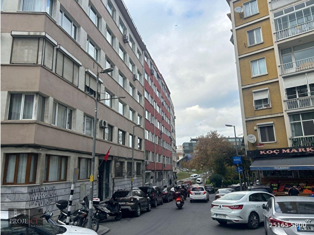 Şişli Sıracevizler Caddesi'nde 3 5+1 Asansörlü Satılık Daire
