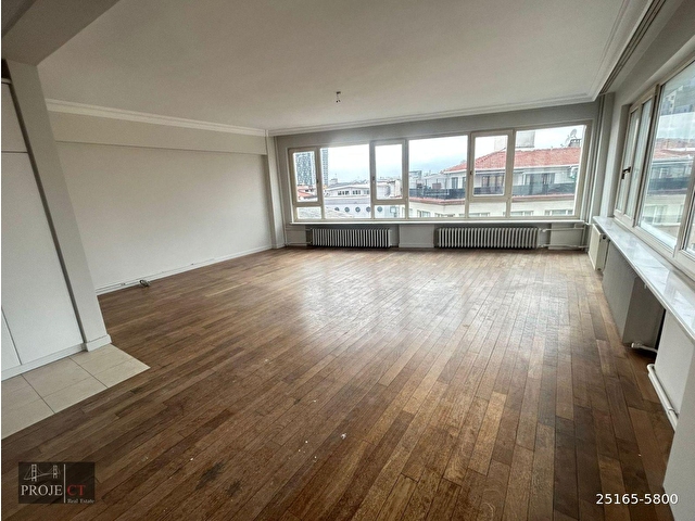 Şişli Sıracevizler Caddesi'nde 3 5+1 Asansörlü Satılık Daire