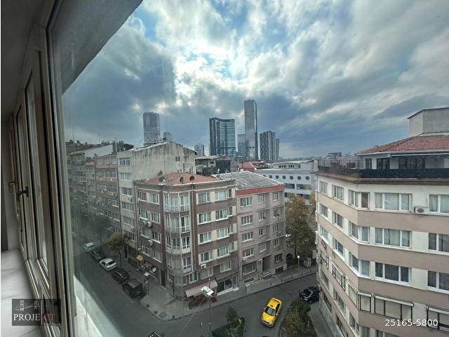 Şişli Sıracevizler Caddesi'nde 3 5+1 Asansörlü Satılık Daire