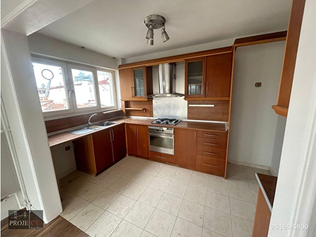 Şişli Sıracevizler Caddesi'nde 3 5+1 Asansörlü Satılık Daire