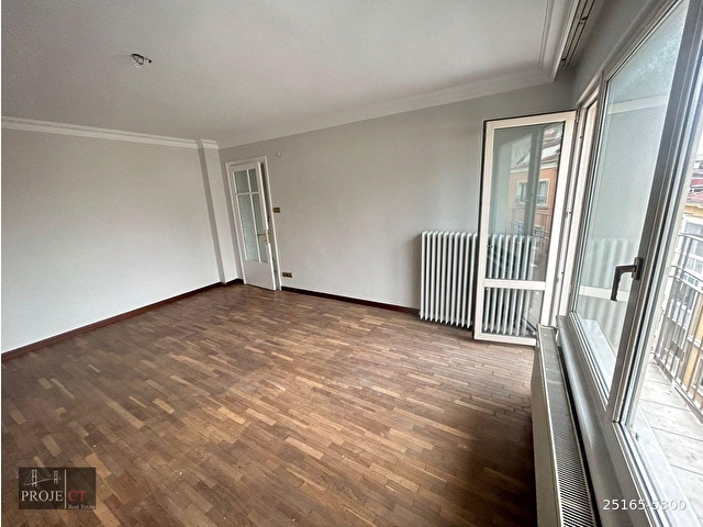 Şişli Sıracevizler Caddesi'nde 3 5+1 Asansörlü Satılık Daire