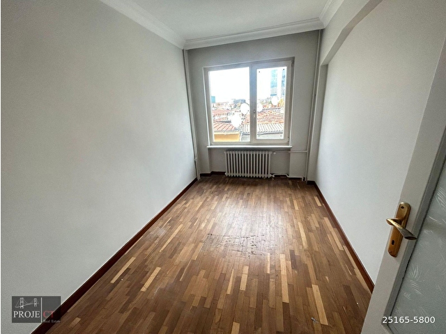 Şişli Sıracevizler Caddesi'nde 3 5+1 Asansörlü Satılık Daire