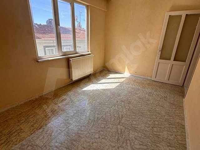 KÜÇÜK EMLAKTAN SATILIK 2+1 ÖNÜ AÇIK ARAKAT DAİRE - Görsel 2