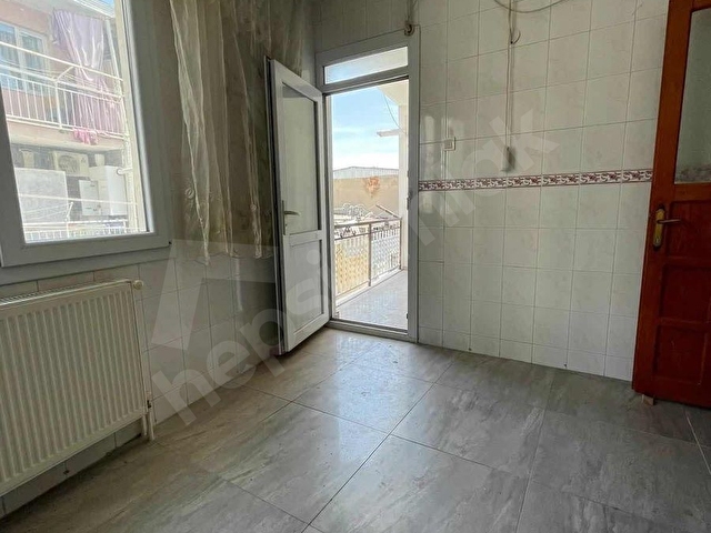Buca Atatürkte 3+1 arakat merkezi konum geniş temiz arakt daire - Görsel 2