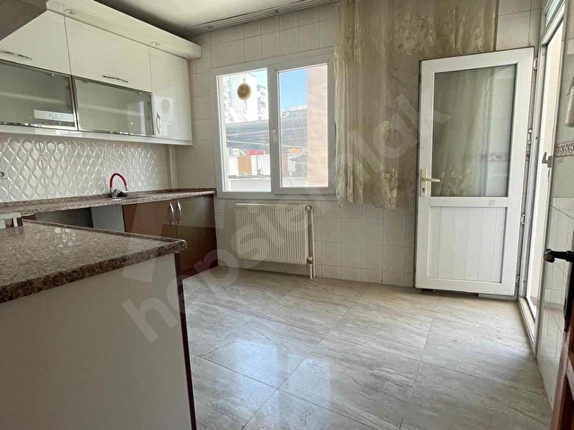 Buca Atatürkte 3+1 arakat merkezi konum geniş temiz arakt daire - Görsel 3