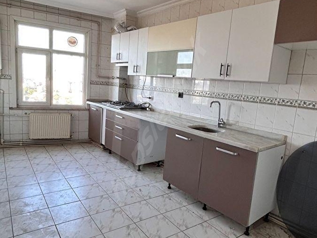 Üsküdar Ferah Mah. Kiralık 3+1 150 m2 Tadilatlı Boyalı Köşe Daire - Görsel 11