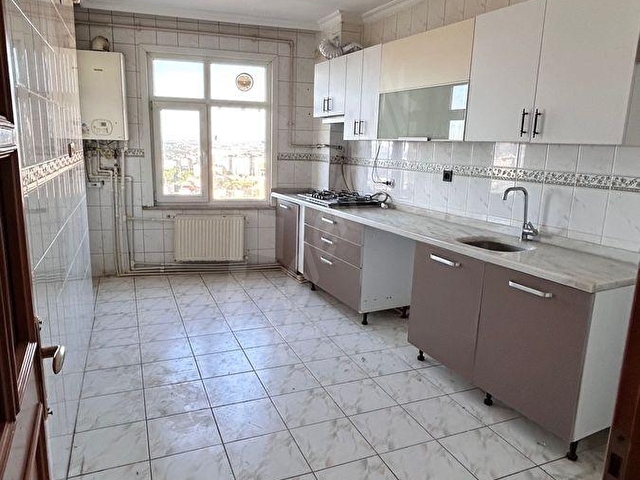 Üsküdar Ferah Mah. Kiralık 3+1 150 m2 Tadilatlı Boyalı Köşe Daire - Görsel 13