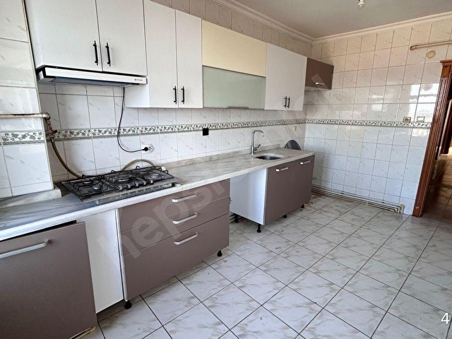 Üsküdar Ferah Mah. Kiralık 3+1 150 m2 Tadilatlı Boyalı Köşe Daire - Görsel 10