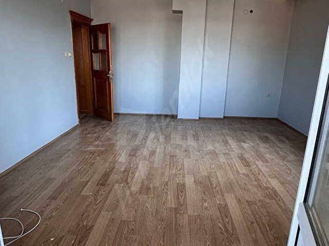 Üsküdar Ferah Mah. Kiralık 3+1 150 m2 Tadilatlı Boyalı Köşe Daire - Görsel 5