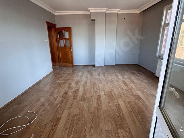 Üsküdar Ferah Mah. Kiralık 3+1 150 m2 Tadilatlı Boyalı Köşe Daire - Görsel 6