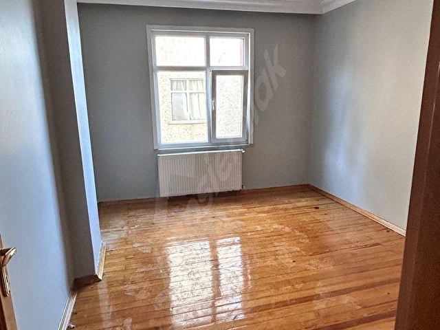 Üsküdar Ferah Mah. Kiralık 3+1 150 m2 Tadilatlı Boyalı Köşe Daire - Görsel 24