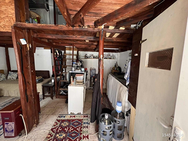 Urla İskelede DENİZE 30 Metre Mesafede Satılık Tek katlı Ev - Görsel 5