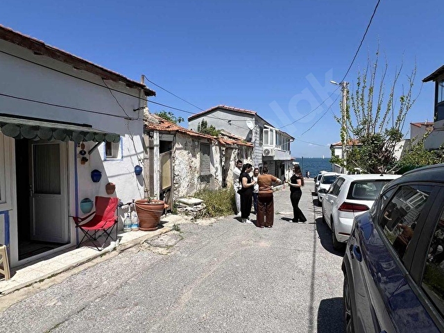 Urla İskelede DENİZE 30 Metre Mesafede Satılık Tek katlı Ev - Görsel 15