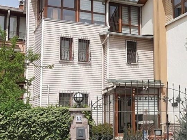 Koru Mahallesi Uyum Sitesi Yapılı Villa