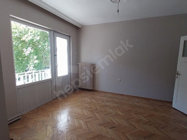 MALTEPEDE KİRALIK 2+1 DAİRE KATTA ÖN CEPHE KOMBİLİ