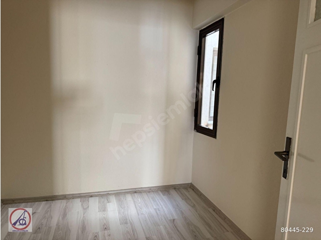 ÜÇKUYULAR MERKEZİ YERDE 3+1 - Görsel 12