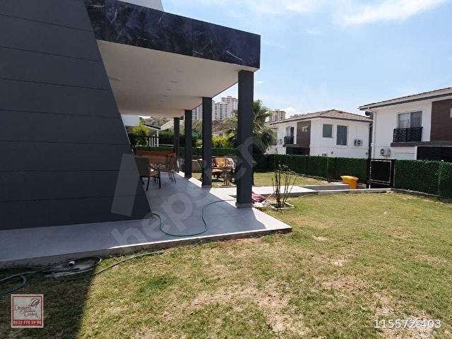 Kuşadası Değirmenderede Havuzlu Site İçinde 4+1 Müstakil Villa - Görsel 28