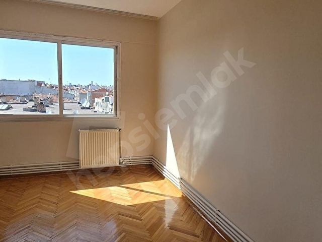 KARŞIYAKA YALIDA DENİZ MANZARALI KİRALIK 3+1 DAİRE - Görsel 12