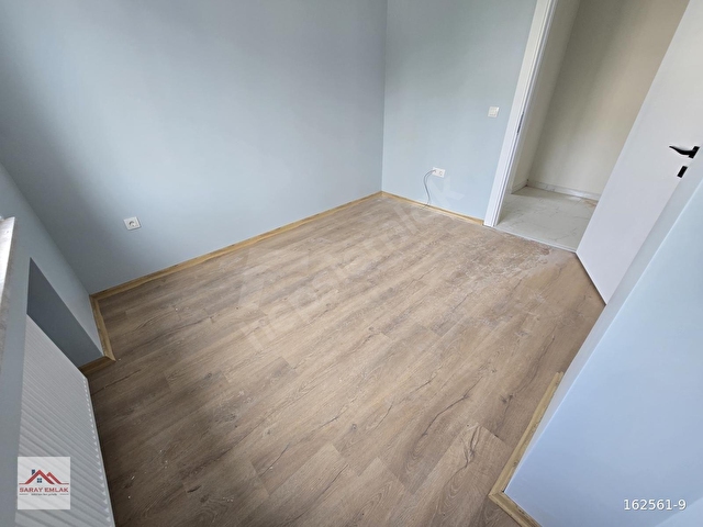 SARAYDAN YENİ MAHALLEDE CADDE ÜZERİ KATTA TEK DAİRE OTURUMA HAZIR HEMEN TESLİM 2+1 SALON - Görsel 18