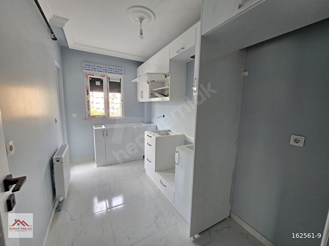 SARAYDAN YENİ MAHALLEDE CADDE ÜZERİ KATTA TEK DAİRE OTURUMA HAZIR HEMEN TESLİM 2+1 SALON - Görsel 26